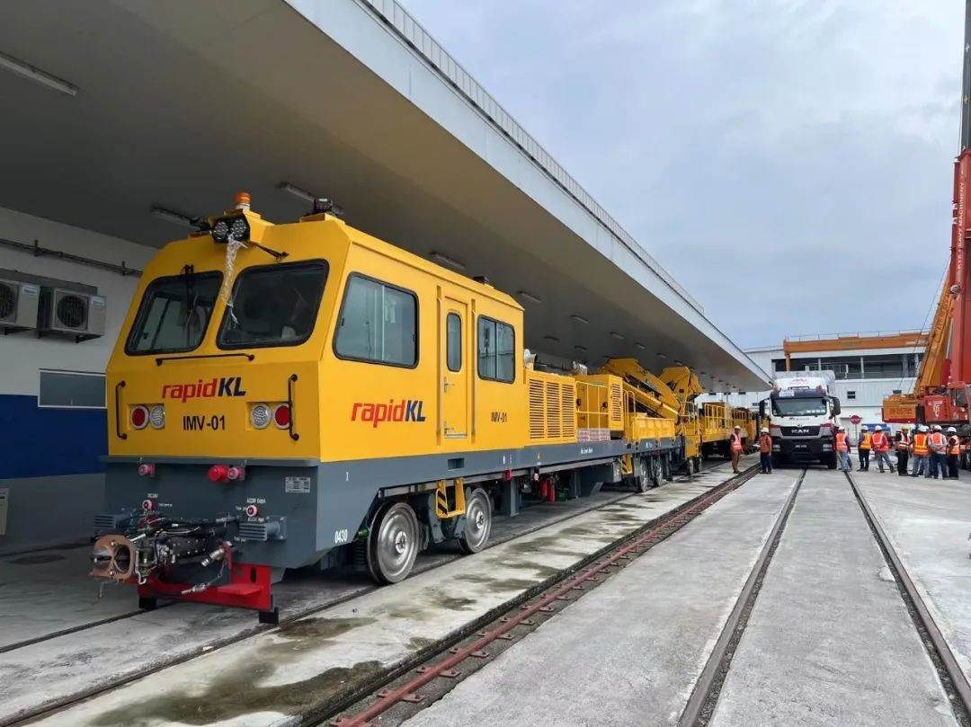 時(shí)瑞達(dá)重工馬來(lái)西亞地鐵3號(hào)線（LRT-3）項(xiàng)目車(chē)輛順利送抵現(xiàn)場(chǎng)